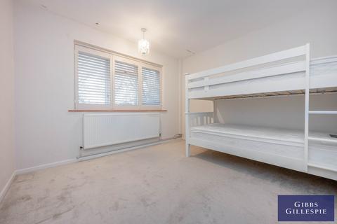 2 bedroom maisonette to rent, Lloyd Court, Pinner