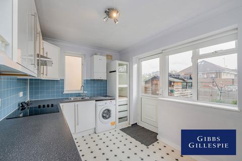 2 bedroom maisonette to rent, Chamberlain Way, Pinner