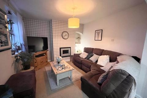 3 bedroom end of terrace house to rent, Ffynnon Court, Oswestry