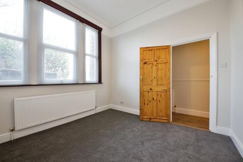 2 bedroom flat to rent, Lea Bridge Road, Leyton