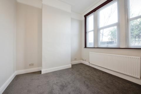 2 bedroom flat to rent, Lea Bridge Road, Leyton