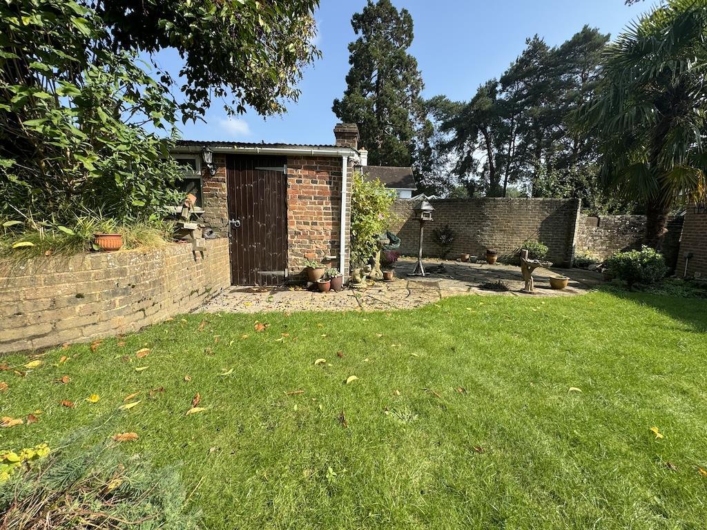 21   Rear Garden.jpg