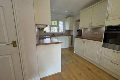 New Pine Beechey Way, Copthorne, Crawley, RH10 3LT