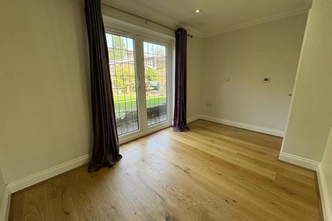 New Pine Beechey Way, Copthorne, Crawley, RH10 3LT