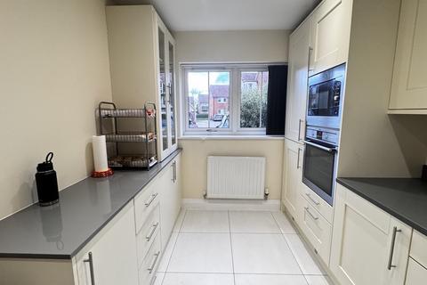 3 bedroom terraced house to rent, Brambling Way, Maidenhead SL6