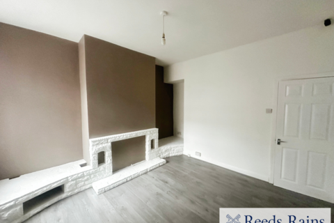 2 bedroom terraced house to rent, Welford Street, Salford M6