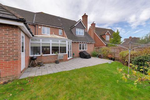 5 bedroom link detached house for sale, Quindell Place, West Malling ME19