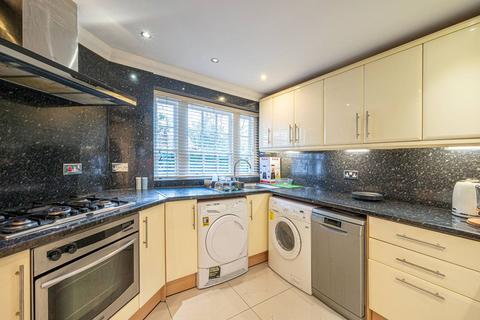 3 bedroom flat to rent, Corringham Road, Golders Green, London, NW11