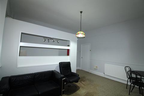 1 bedroom apartment to rent, Pudsey Road,, Pudsey Road, LS13