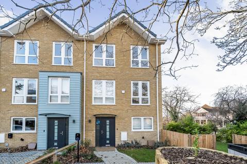 4 bedroom terraced house for sale, Coniston Road, Bromley