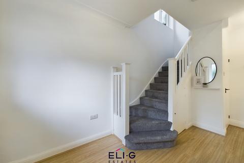 3 bedroom semi-detached house to rent, Park View Gardens, NW4