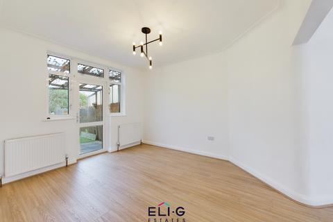 3 bedroom semi-detached house to rent, Park View Gardens, NW4