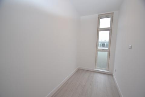 2 bedroom flat to rent, Canvey Island SS8