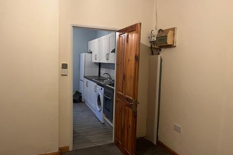 1 bedroom flat to rent, Selbourne Road, Luton, Bedfordshire