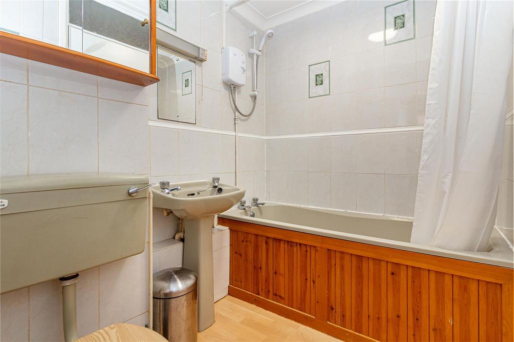 Bathroom 1.jpg