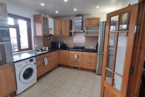 3 bedroom terraced house to rent, Howbury Lane, Erith