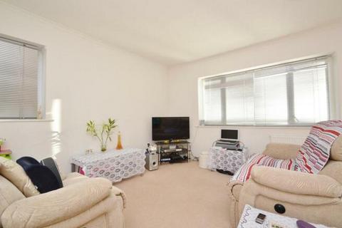 2 bedroom flat to rent, Hawksworth Road, Leeds LS18