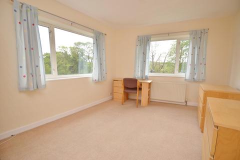 2 bedroom flat to rent, Hawksworth Road, Leeds LS18