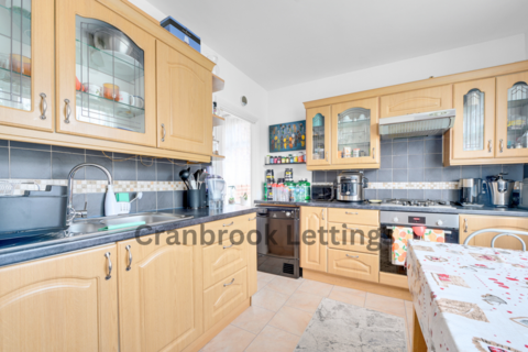 3 bedroom maisonette for sale, Tomswood Hill, IG6 2QS