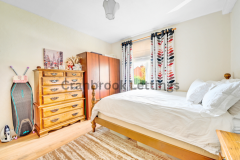 3 bedroom maisonette for sale, Tomswood Hill, IG6 2QS