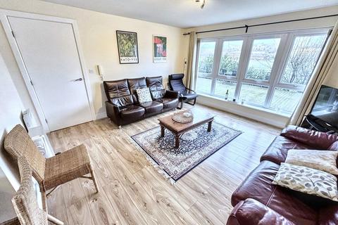 2 bedroom flat for sale, North West Side, Gateshead, Tyne and Wear, NE8 2BG