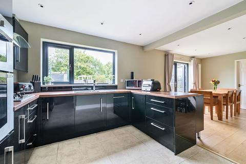 4 bedroom detached house for sale, Sunderland Close, Melksham SN12