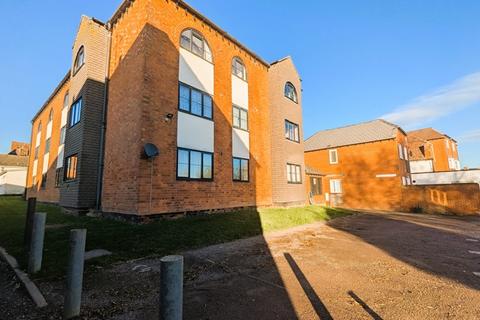 2 bedroom flat to rent, Swilgate Road, Tewkesbury