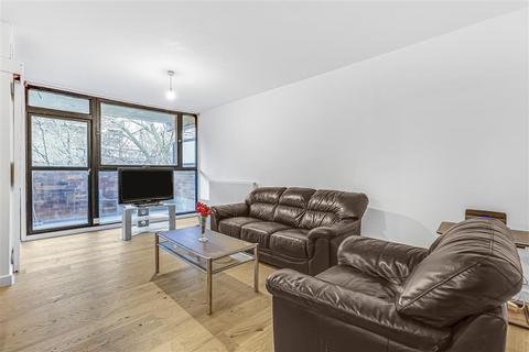 3 bedroom flat for sale, Charlwood Street, SW1V