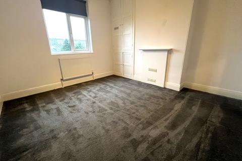 2 bedroom flat to rent, Princes Road East, Torquay, Devon, TQ1