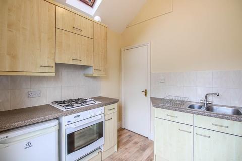 2 bedroom maisonette to rent, Priory Road, Cambridge