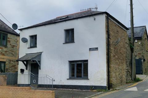 2 bedroom detached house to rent, Pound Lane, Bodmin