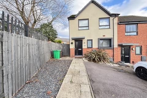 3 bedroom semi-detached house to rent, Dennett Close, Nottingham, NG3