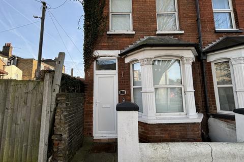 2 bedroom house to rent, Leonard Road, Chatham, ME4