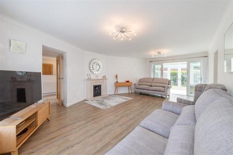 3 bedroom detached bungalow for sale, Newlands Avenue, Melton Park, NE3