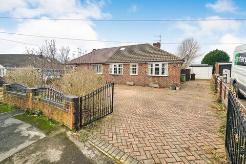 2 bedroom bungalow to rent, Bankfield Avenue, Huddersfield