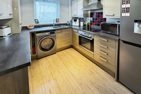 2 bedroom flat for sale, Rowan Court, Seacole Crescent, Old Town, Swindon, SN1 4GQ