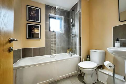 2 bedroom flat for sale, Rowan Court, Seacole Crescent, Old Town, Swindon, SN1 4GQ