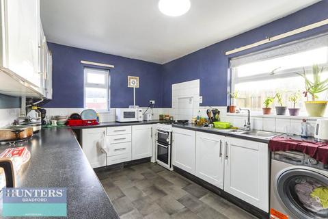 3 bedroom semi-detached house for sale, Moorlands Avenue Bradford BD3 7LN