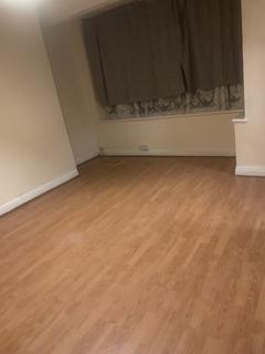 2 bedroom flat to rent, Chalford Walk, Woodford Green IG8