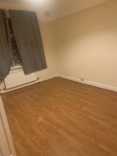 2 bedroom flat to rent, Chalford Walk, Woodford Green IG8