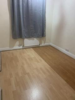 2 bedroom flat to rent, Chalford Walk, Woodford Green IG8