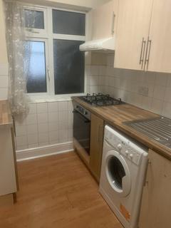 2 bedroom flat to rent, Chalford Walk, Woodford Green IG8