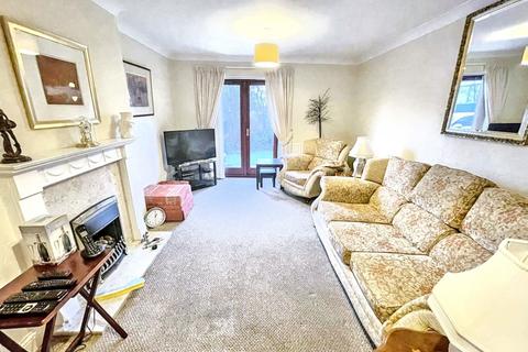 2 bedroom flat for sale, Selwood Court, Harton, South Shields, Tyne and Wear, NE34 6QJ