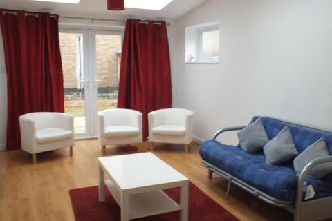 Studio to rent, St Albans Road, Watford, WD24