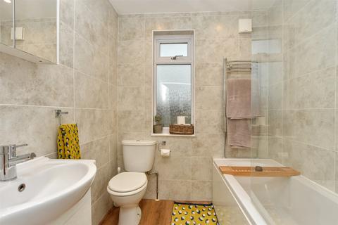 12 Arthur Road, Rochester, ME1 2AS