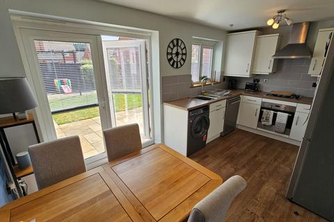 3 bedroom semi-detached house to rent, Pershore, WR10