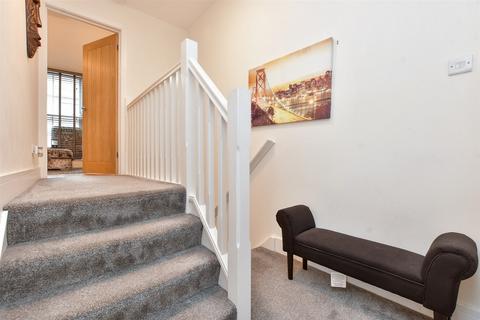 4 The Crescent, Leatherhead, KT22 8EE