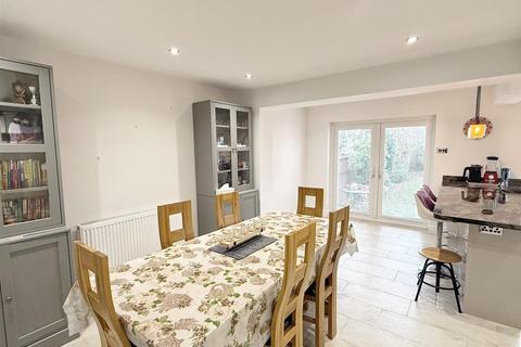 25 Randle Drive, Sutton Coldfield, B75 5LH