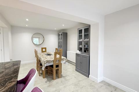 25 Randle Drive, Sutton Coldfield, B75 5LH