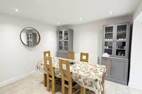 25 Randle Drive, Sutton Coldfield, B75 5LH